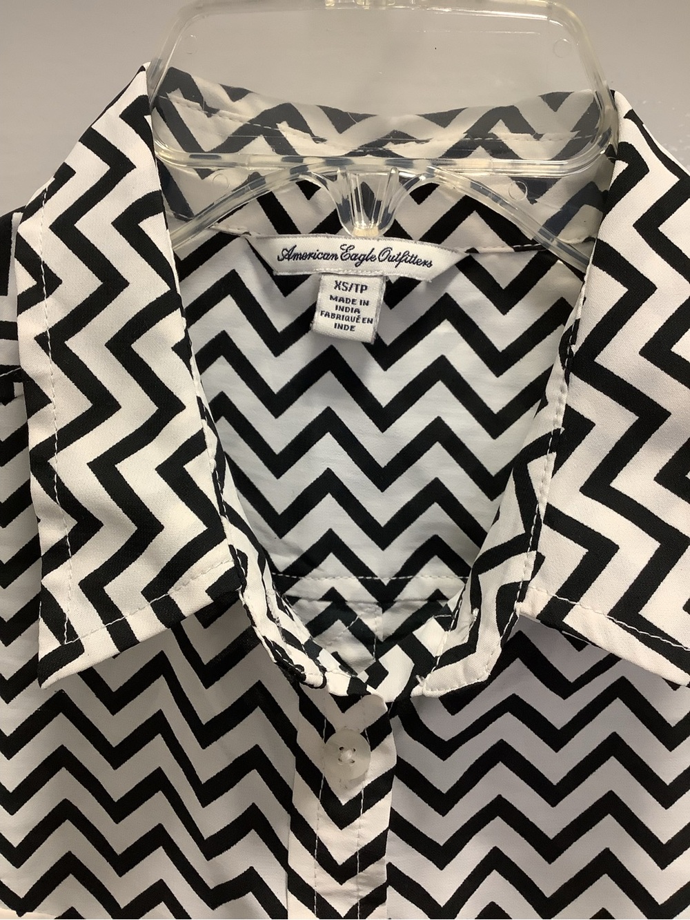 American Eagle Outfitters Black & White Chevron Button-Down Shirt - Picture 4 of 9